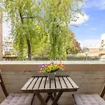 Tower Bridge St Katherines Docks 2 Bedroom Appartment