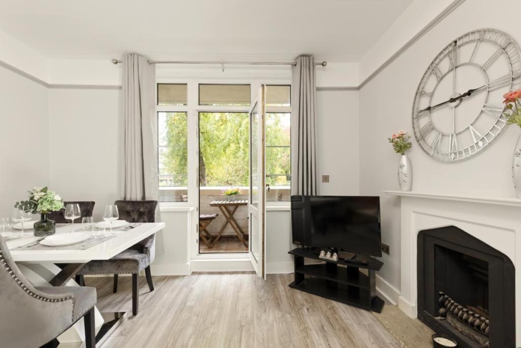 Tower Bridge St Katherines Docks 2 Bedroom