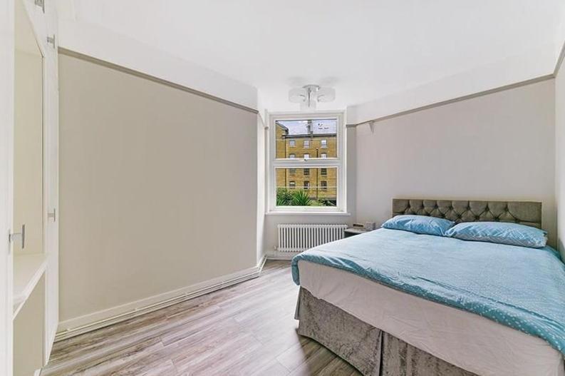 Tower Bridge St Katherines Docks 2 Bedroom Appartement