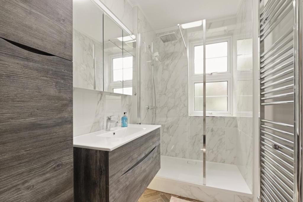 Tower Bridge St Katherines Docks 2 Bedroom