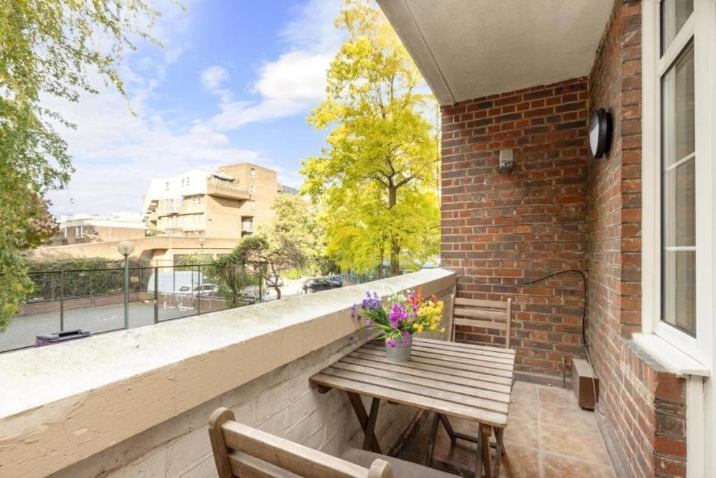 Tower Bridge St Katherines Docks 2 Bedroom Appartement Londres