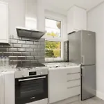 Tower Bridge St Katherines Docks 2 Bedroom Appartment